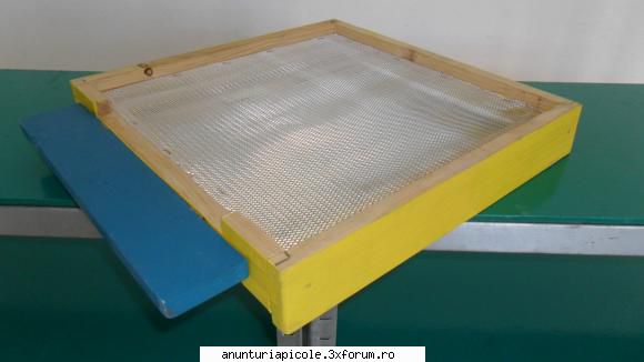 echipament apicol (stupi fond rame plasa tabla vopsit ron